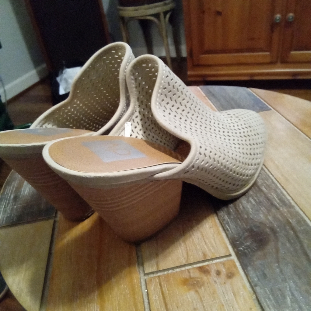 DV by Dolce Vita Women's Perforated Tan Kenli Heeled Mules Size 8. 3 3/4" Heel - Picture 7 of 13